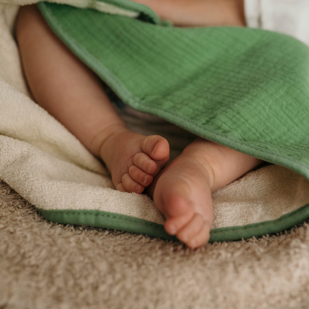 Groene hydrofiele babydoek baby sfeer