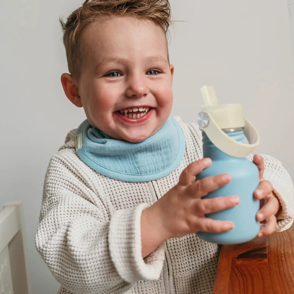 Blauwe RVS drinkfles van Smikkels - Sfeerbeeld