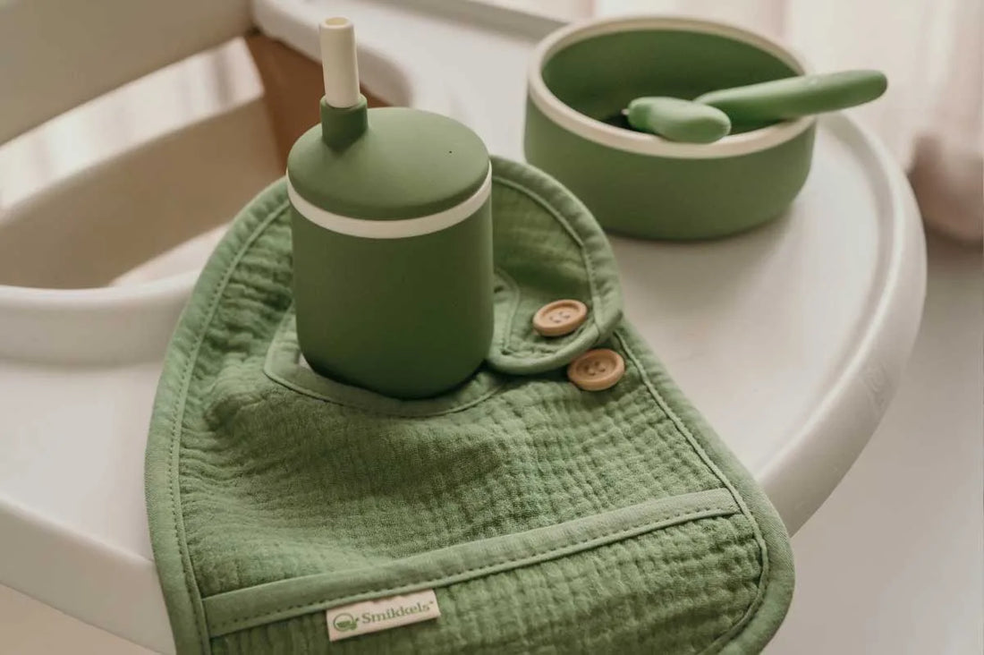 kraamcadeaus Smikkels, slabbetje, kinderkommetje, kinderbeker