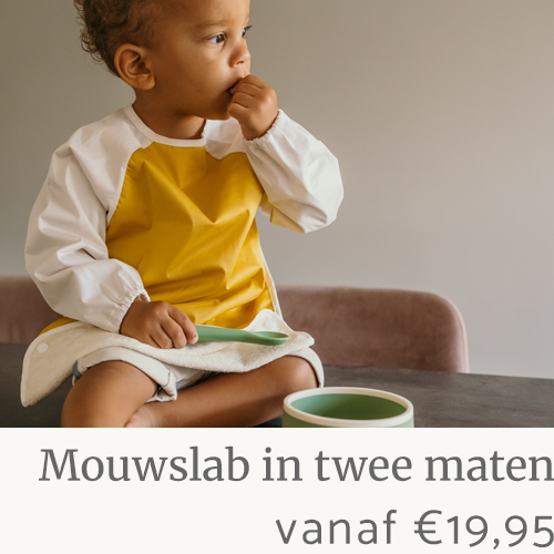 Jongetje met gele mouwslab van Smikkels