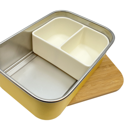 siliconen lunchbox verdeler in Smikkels gele lunchbox met bamboe deksel