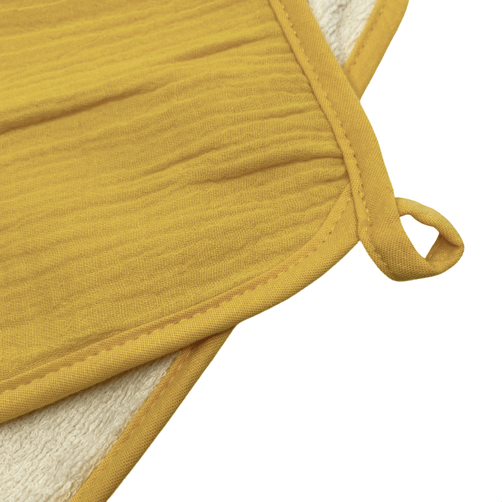 Lus van een geel Smikkels monddoekje