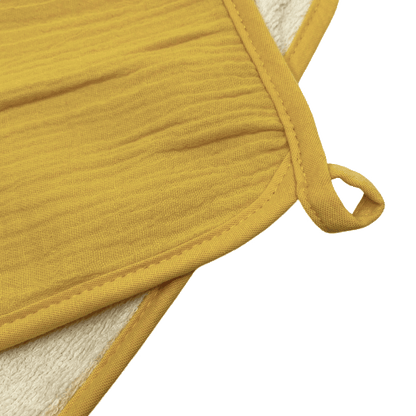 Lus van een geel Smikkels monddoekje