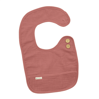 Roze slabbetje L van Smikkels met houten knoopjes, hydrofiele voorzijde en badstof achterzijde