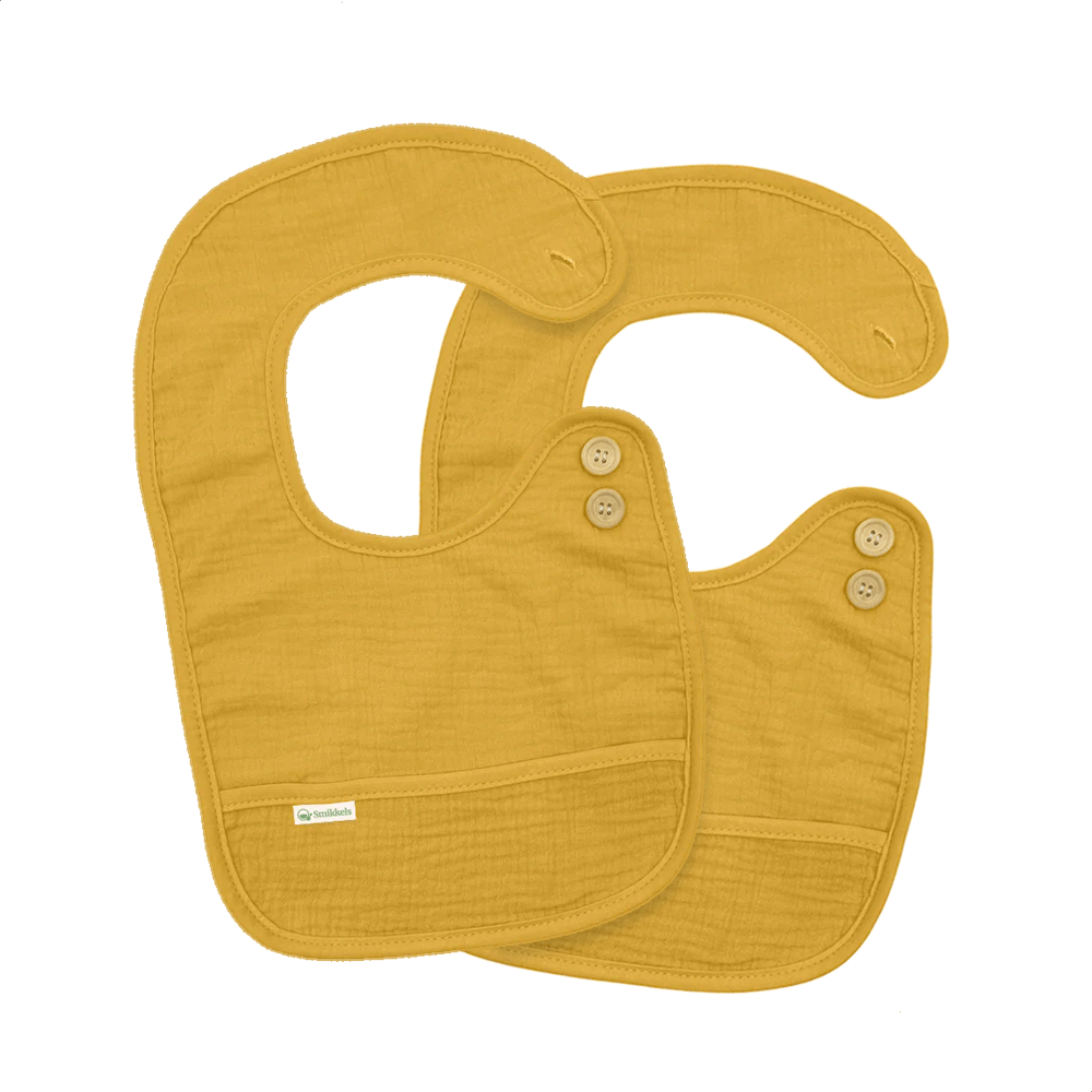 Set gele slabbetjes L van Smikkels met houten knoopjes, hydrofiele voorzijde en badstof achterzijde