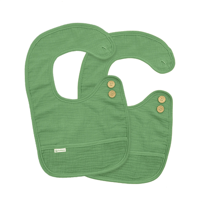 Set groene slabbetjes L van Smikkels met houten knoopjes, hydrofiele voorzijde en badstof achterzijde