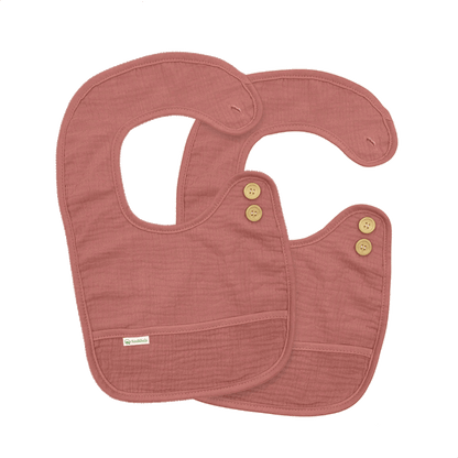 Set roze slabbetjes L van Smikkels met houten knoopjes, hydrofiele voorzijde en badstof achterzijde