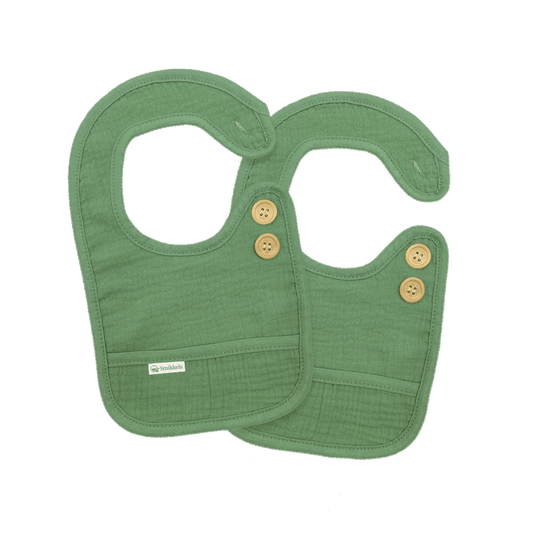 Set groen slabbetjes S van Smikkels met houten knoopjes, hydrofiele voorzijde en badstof achterzijde