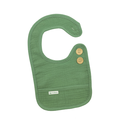 Groen slabbetje S van Smikkels met houten knoopjes, hydrofiele voorzijde en badstof achterzijde